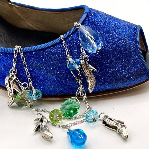 NWT DOUBLE STRAND CRYSTAL CHARM BRACELET IN TONES OF AQUA & GREEN, SILVER SHOES - Picture 7 of 16